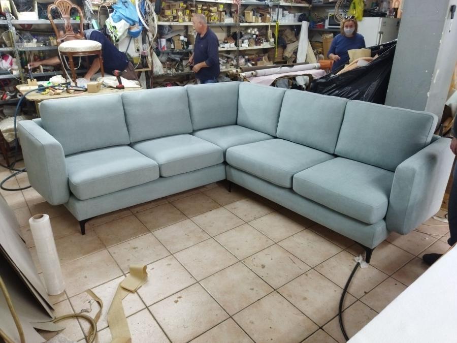 Γωνιακός καναπές σε φρέσκο μέντα χρώμα